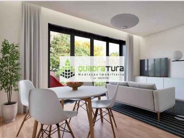 Apartamento T1+1 | C/ MEZANINO | Varanda e Solário | Último piso