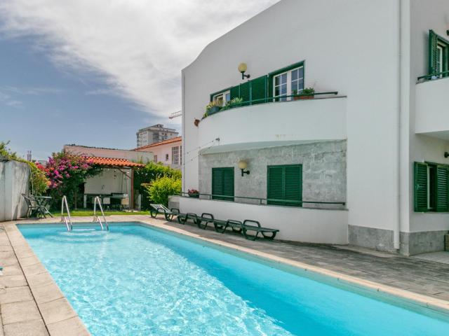 Apartamento T1+1 com Aproveitamento de Sótão – Bairro da Galiza, São João do Estoril