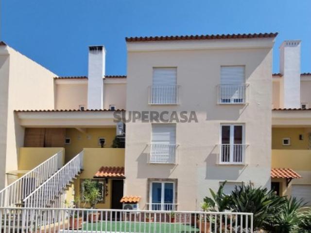 Apartamento T1+1 com Garagem Box e Terraço em Silves