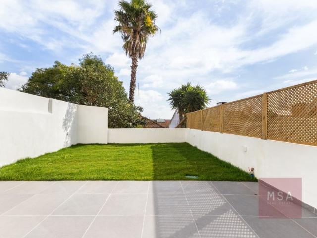 Apartamento T1+1 com jardim totalmente remodelado a estrear em Algés