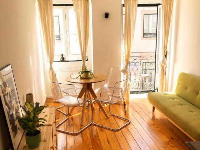 Apartamento T1+1 com Luz do Sol em Lapa Um Quarto com Sala/. 60m² Estrela