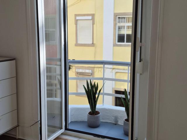 Apartamento T1+1 com Pátio – Remodelado, Penha de França