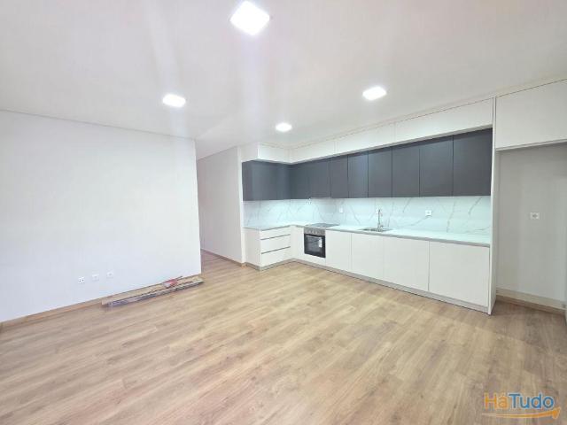 T1+1 áreas t2 com terraço garagem 2 carros Fânzeres Gondomar | 25053958224