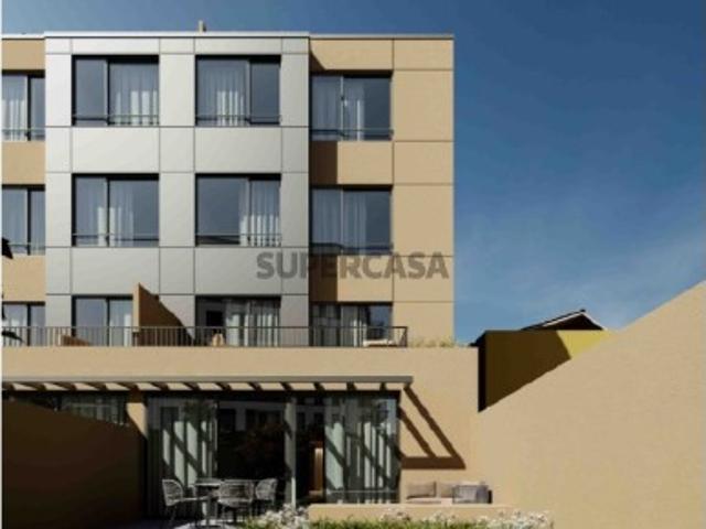 Apartamento T1+1 com terraço e jardim em Custóias
