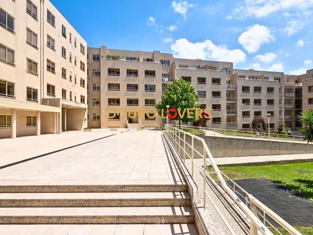 Apartamento T1+1 com terraço no Vyla Penedo