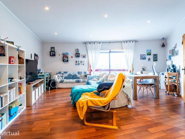 Apartamento T1+1 com varanda e garagem futura linha do metro Rubi em