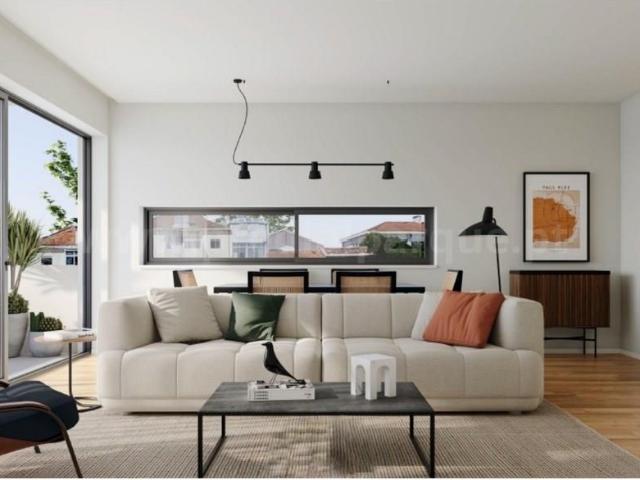 Apartamento T1+1 com varanda, junto à Av. Fernão Magalhães. 74m² Paranhos