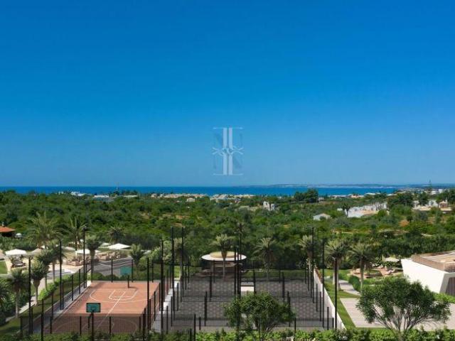 Apartamento T1+1 com 113,5m2 de área bruta, terraço, piscina, ginásio, exclusivo condomínio privado | Carvoeiro Algarve | 26084070471