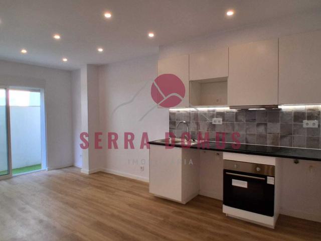 Apartamento T1+1 de 46 m² com logradouro de 20 m² em Sacavém