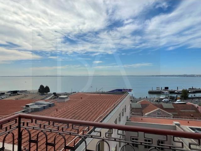 Apartamento T1+1 Duplex com Vista Frontal Rio Tejo Alfama, Lisboa