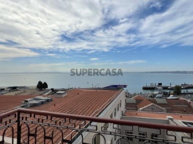 Apartamento T1+1 Duplex com Vista Frontal Rio Tejo Alfama, Lisboa