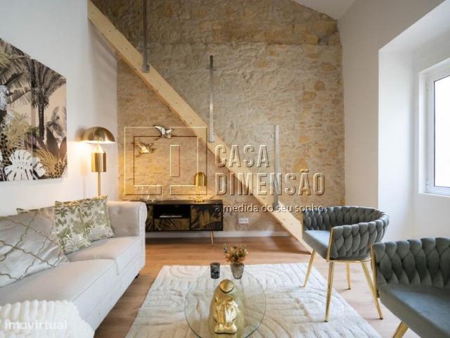 Apartamento T1+1 Duplex, em remodelao total, nas Laranjeiras!