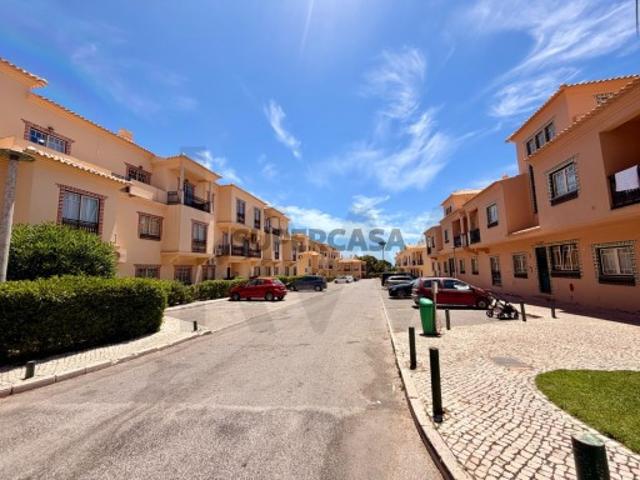 Apartamento T1+1 em Condomínio Privado, junto à Praia da Oura Albufeira