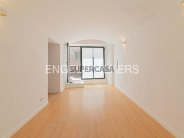 Apartamento T1+1 em Santa Catarina