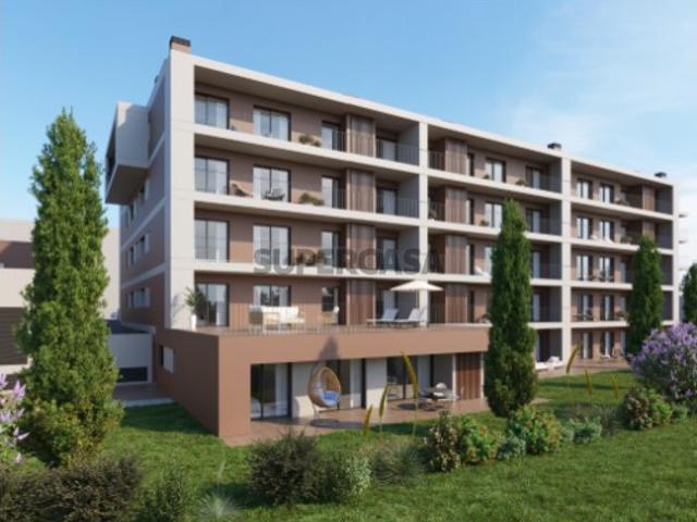 Apartamento T1+1 inserido num condominio fechado com jardim, piscina,ginásio, e campo de padel