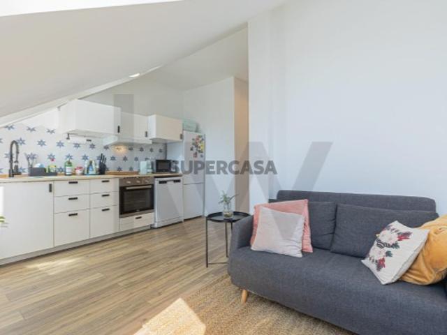 Apartamento T1+1 | Largo do Galvão, Lisboa. Sótão com caráter no coração de Belém