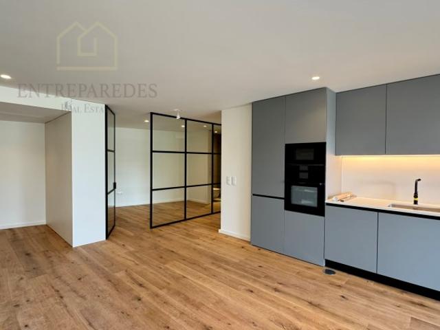 Apartamento T1+1 NOVO | Terraço amplo | A 300 m da praia | Garagem | Brito Living para comprar em São Félix da Marinha Portugal fr Q