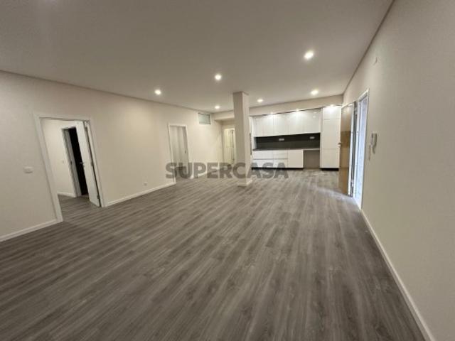 Apartamento T1+1 NOVO Casal de Cambra