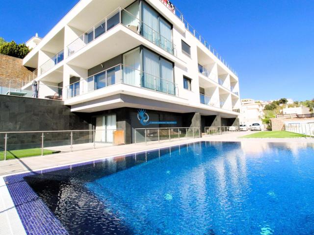 Apartamento T1+1 novo com piscina, vista mar e vista para a. 115m² Albufeira Olhos de Água