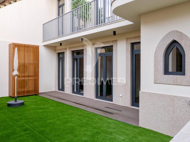 Apartamento T1+1 novo Junto à Batalha Porto