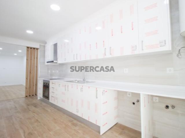 Apartamento T1+1 na Baixa da Banheira