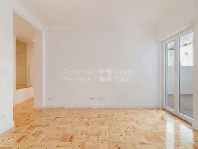 Apartamento T1+1 para arrendamento em Algés