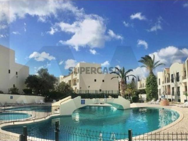 Apartamento T1+1 remodelado, inserido no aldeamento Alvor