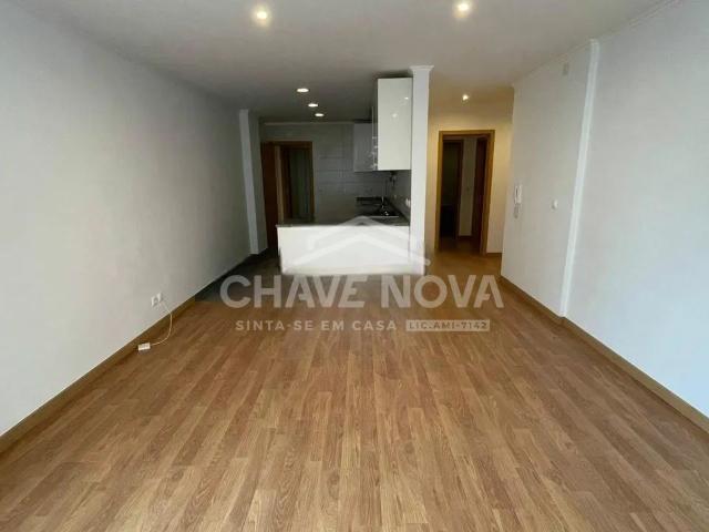 Apartamento T1+1 Renovado com Vista para o CCB | Belém