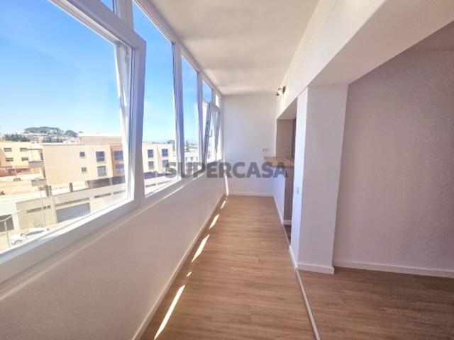 Apartamento T1+1 Renovado em Santana Sesimbra | Excelente Oportunidade