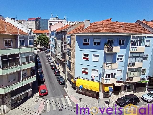 Apartamento T1+1 Renovado em Queluz