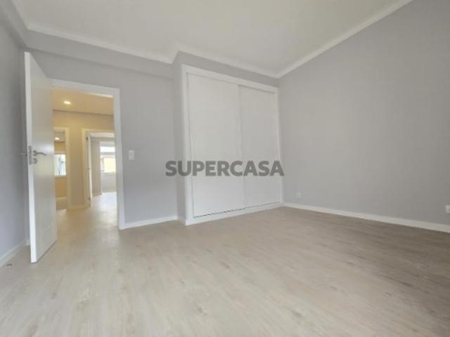 Apartamento T1+1 Totalmente Remodelado