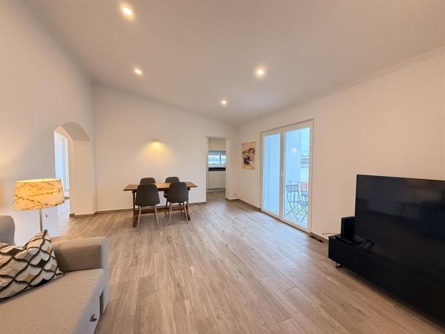 Apartamento T1+1 top floor renovado no centro histórico de L. 84m² Lagos