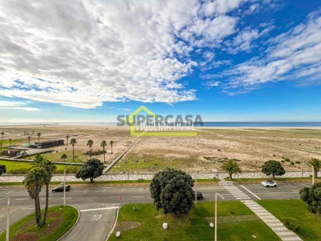 Apartamento T1+2 Duplex na marginal em frente à praia