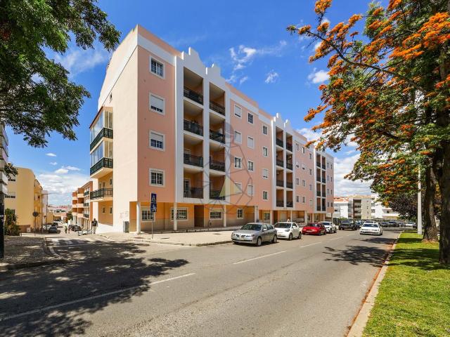 Apartamento T1+3 com Vista Mar do terraço em Quarteira, Loulé, Quarteira