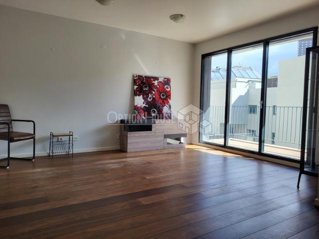 Apartamento T1, 90m2, varandas, garagem, arrecadação, na Av. António Augusto de Aguiar, Centro de Lisboa