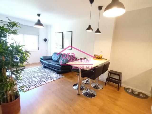 Apartamento T1 + 1 Totalmente Remodelado em 2019, com elevador, em Queluz!