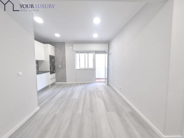 Apartamento T1 totalmente remodelado, Amadora