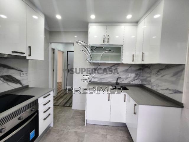 Apartamento T1, totalmente renovado, à Estefânia Lisboa