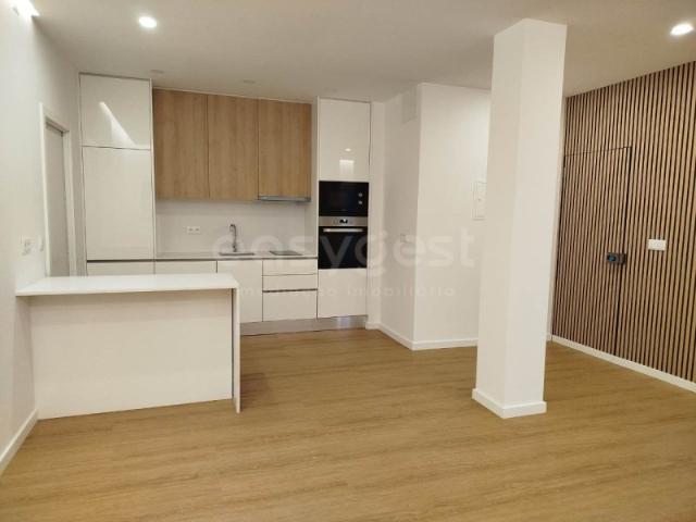 Apartamento T1 totalmente renovado junto ao Portugal dos Pequenitos, em Santa Clara, Coimbra