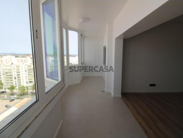 Apartamento T1 Totalmente Renovado perto da Praia, Quarteira