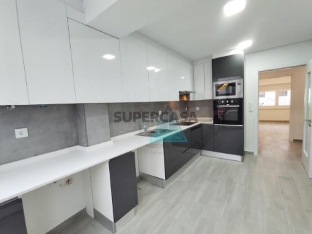 Apartamento T1 transformado com logradouro de 35,40m2 totalmente remodelado