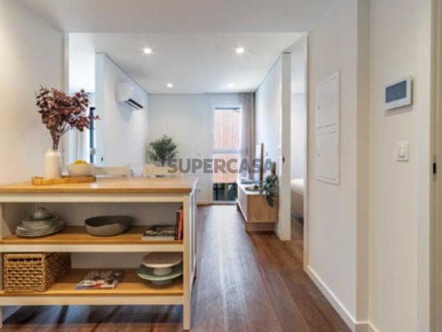 Apartamento T1 Transformado em T2 | Condomínio Fechado com Piscina, Ginásio e Coworking | Amial