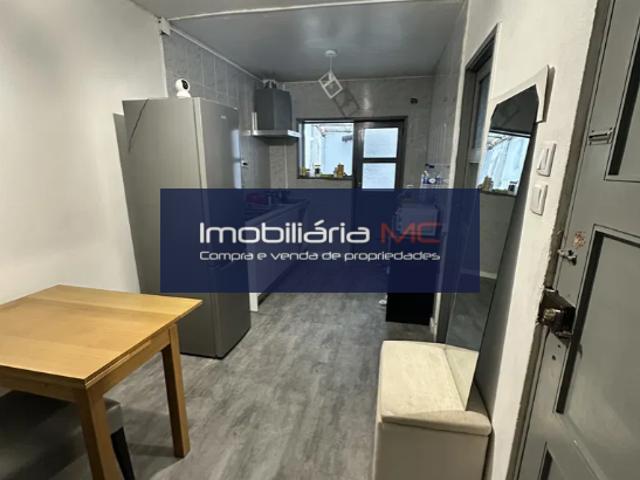 Apartamento T1 transformado em T3 junto à Avenida da República