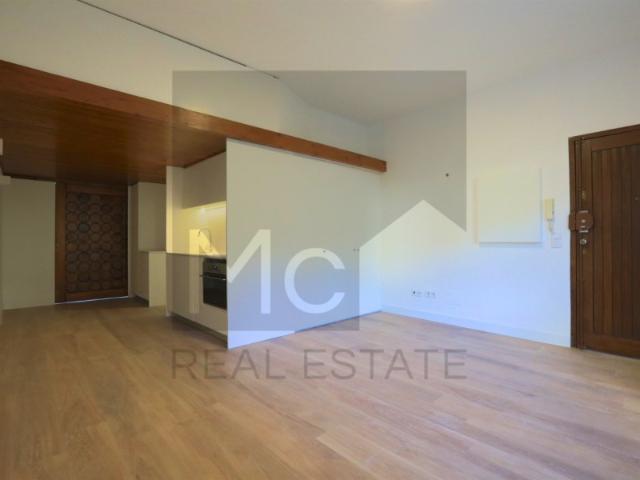 Apartamento T1 + varanda, totalmente renovado por Arquitecto