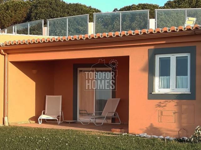 Apartamento T1 à Beira Mar num Resort com Piscina Comum Pert. 87m² Luz