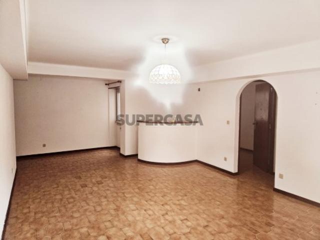 Apartamento T1 à venda no centro da Vila de Sesimbra