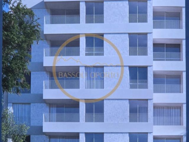 Apartamento T1 ao lado do Shopping Brasília na Boavista, Porto com varanda