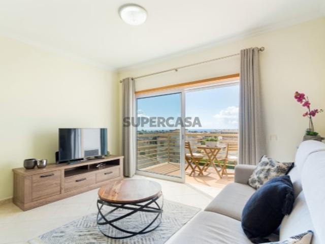 Apartamento T1 central com duas varandas e vista mar