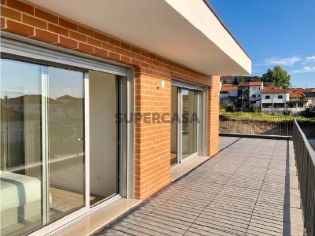 Apartamento T1 com 2 Frentes, Terraço, Totalmente Mobilado e Equipado no Guimaflats Residence