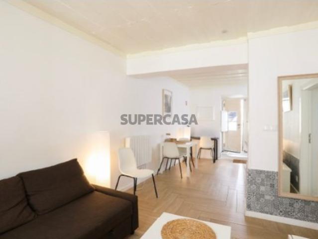 Apartamento T1, com 52,35 m² de área bruta privativa localizado em Alfama, Santa Maria Maior, Lisboa